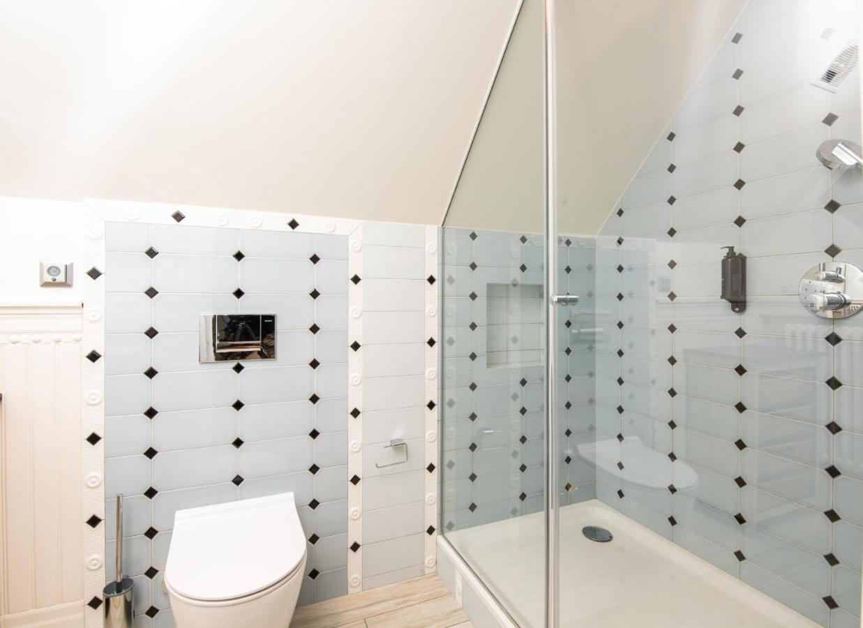 2Homerent Emily سوبوت المظهر الخارجي الصورة